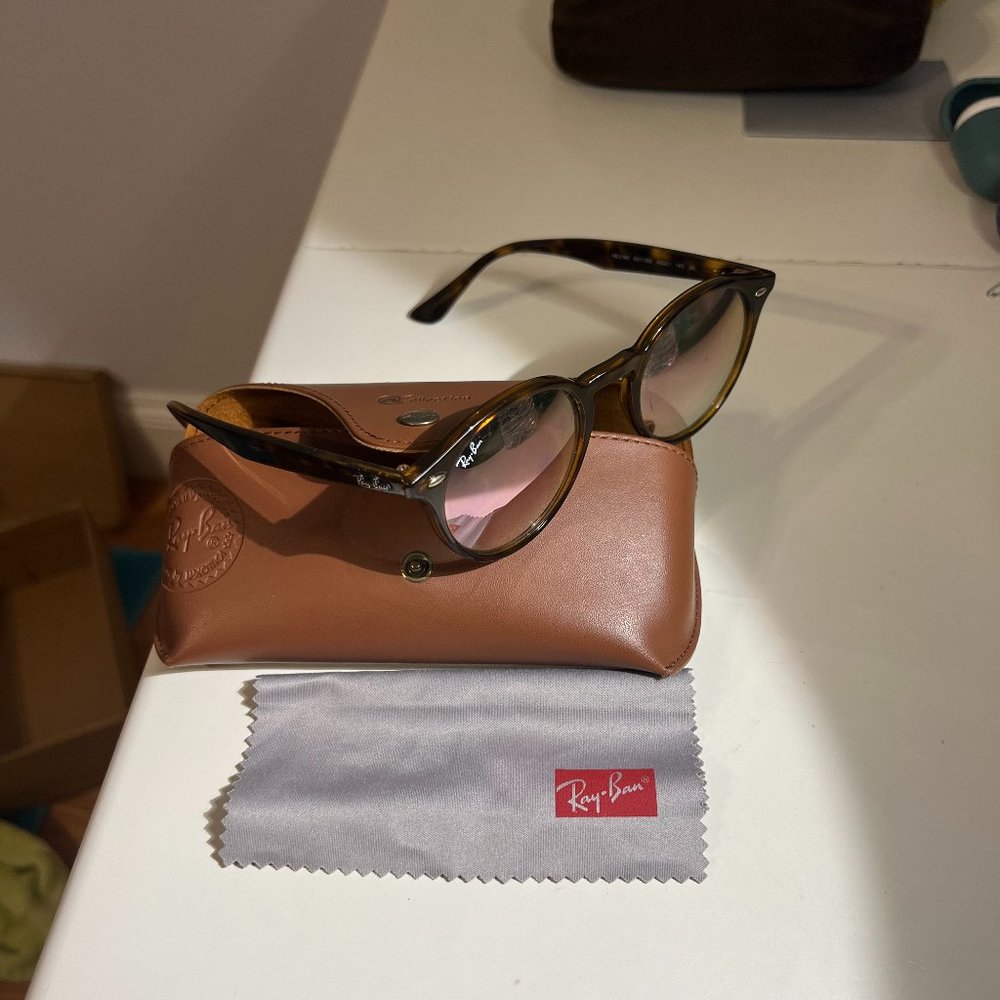 ROUND SUNGLASSES RAYBAN COLLECTION